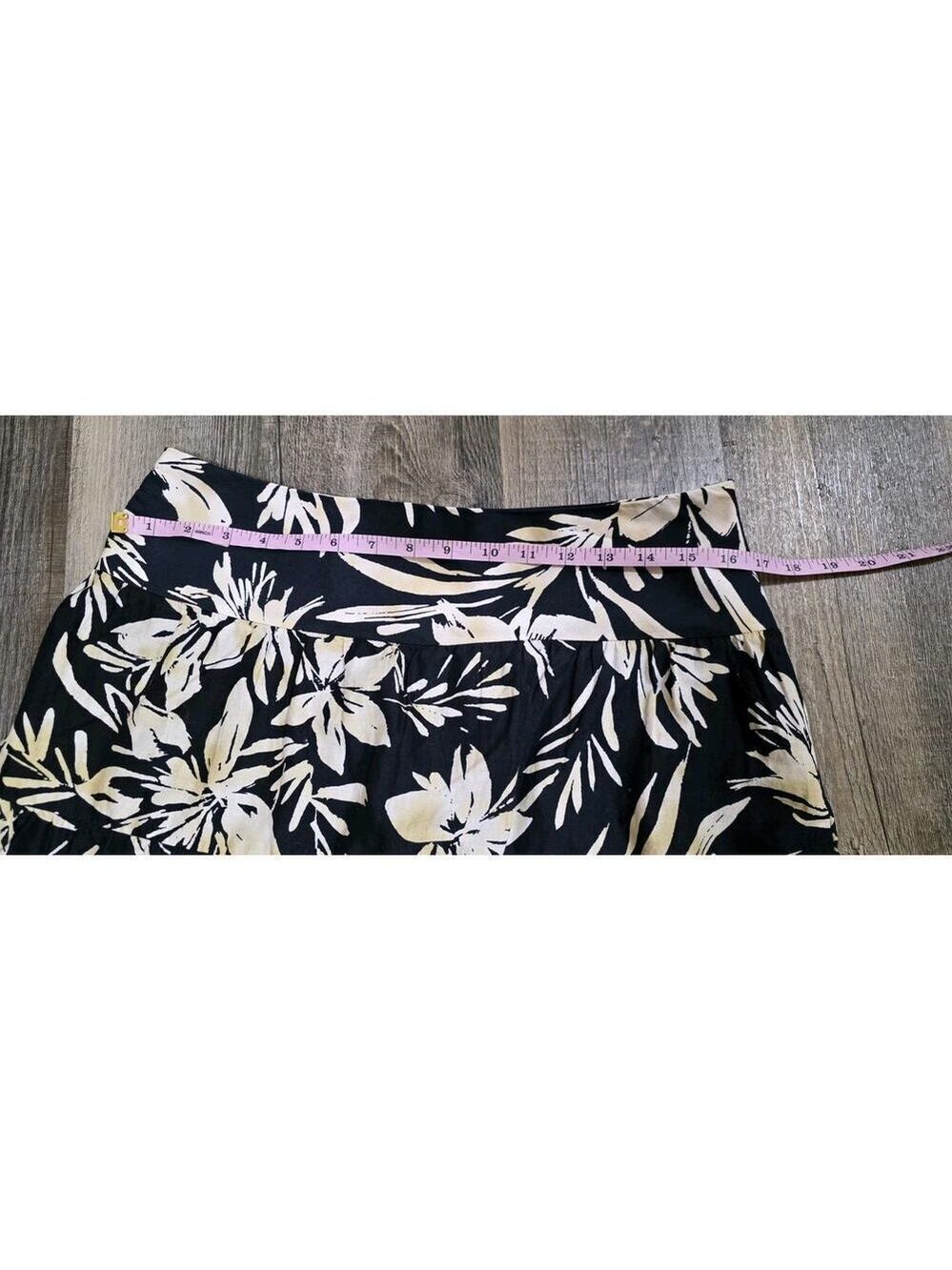 Jones New York Signature Size 6 Tiered Skirt Navy and Beige Floral Motif lined - Picture 7 of 11